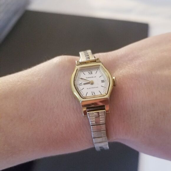 Vintage Caravelle Ladies gold stretch Watch - Picture 3 of 7